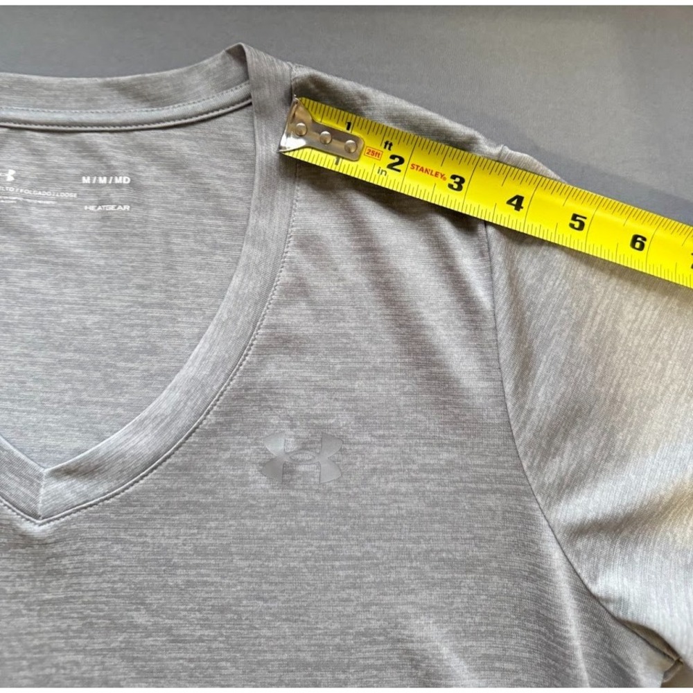 Under Armour T Shirt HeatGear Women‎ Medium Gray V Neck Loose Fit Short Sleeve - Picture 4 of 14